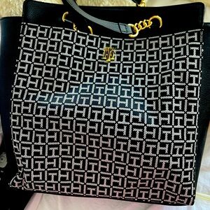This is a Tommy hill figure bag never used it but it’s nice